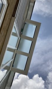 Frameless walk on glass